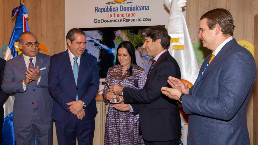 Asonahores reconoce a Banreservas por financiamiento al sector turístico en 2018