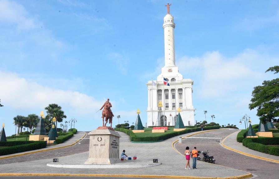 Buscan evitar continúen vandalizando Monumento de Santiago