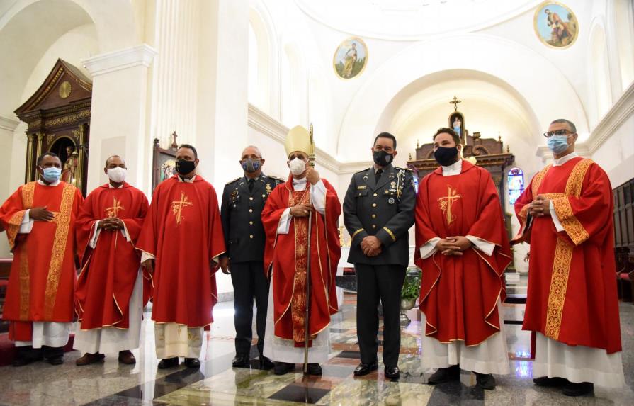 Arzobispo de Santiago aboga organismos castrenses sean íntegros e impecables