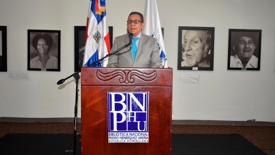 José Rafael Lantigua disertó sobre la historia del libro, las bibliotecas y los bibliotecarios José Rafael Lantigua disertó sobre la historia del libro, las bibliotecas y los bibliotecarios