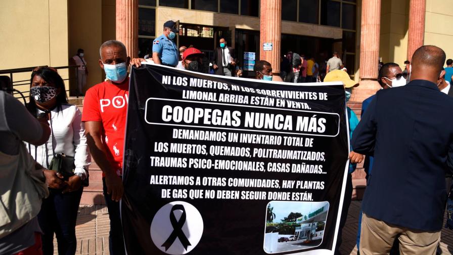 Quejas por falta de respuestas a familias afectadas por fuego planta de gas de Licey al Medio Quejas por falta de respuestas a familias afectadas por fuego planta de gas de Licey al Medio