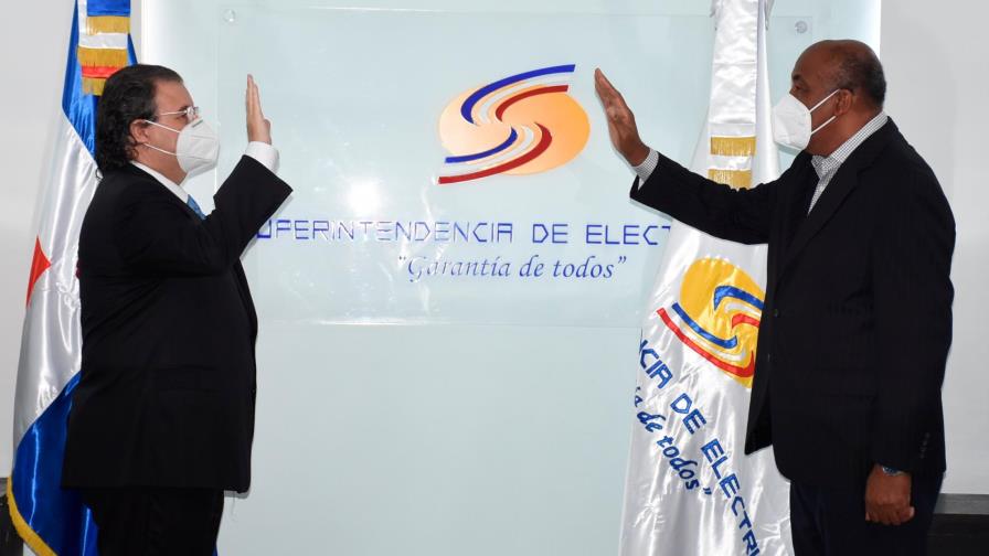 Juramentan a Rafael Velazco como superintendente de Electricidad Juramentan a Rafael Velazco como superintendente de Electricidad