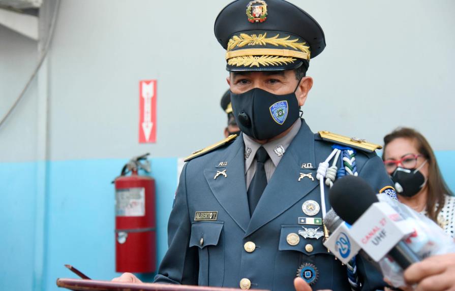 Comandante de la Policía en el Cibao advierte sancionarán a policías que permitan fiestas masivas 
