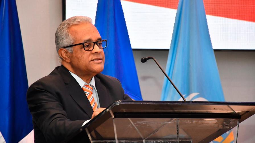 Ministro de Salud contrata personal médico para reforzar vigilancia por el coronavirus Ministro de Salud contrata personal médico para reforzar vigilancia por el coronavirus