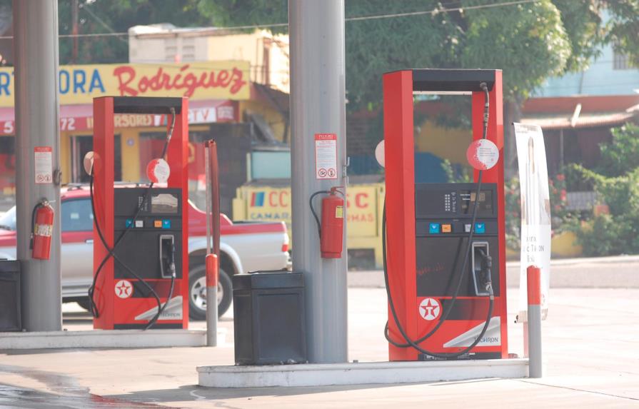 Bajan los dos tipos de gasolina; precios de los demás combustibles suben