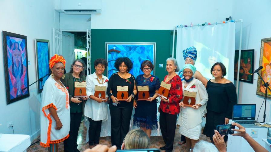 Fundación Arte y Cultura Raíces reconocen a mujeres del arte y la cultura en el marco de su sexto aniversario