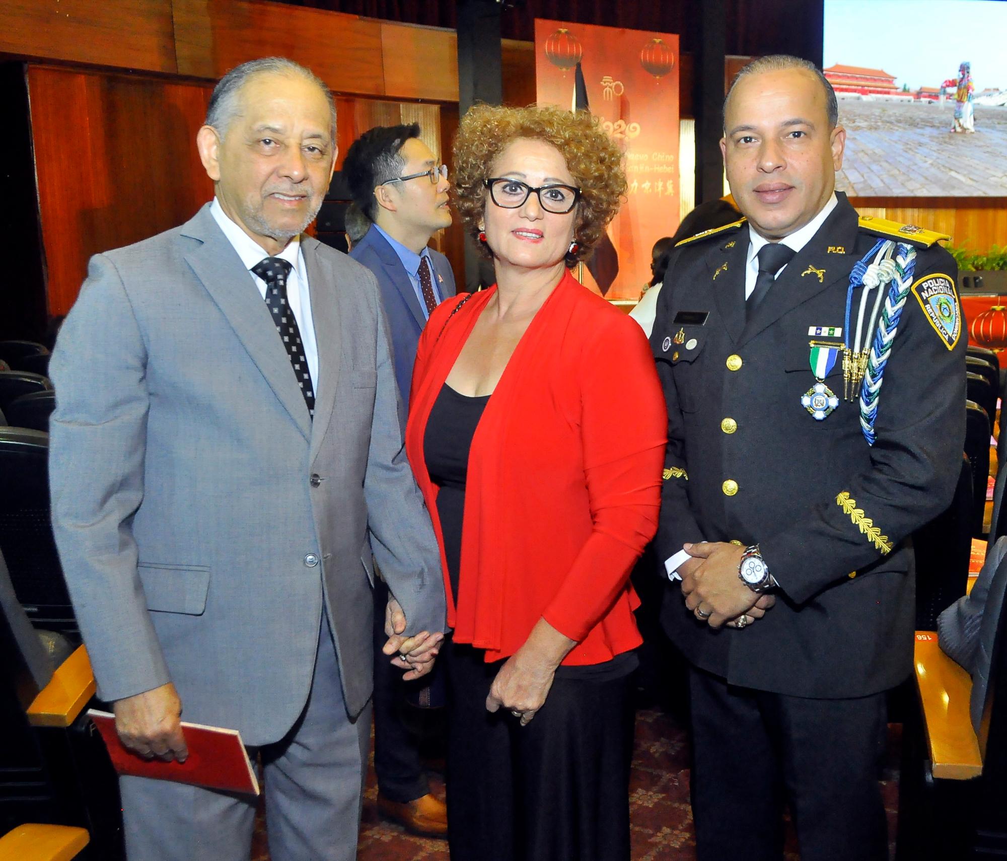 Huchi Lora, Betty Echavarría de Lora y General PN Javier Torres Dotel.