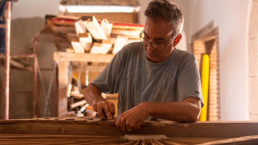 Kalamata, el restaurador de muebles