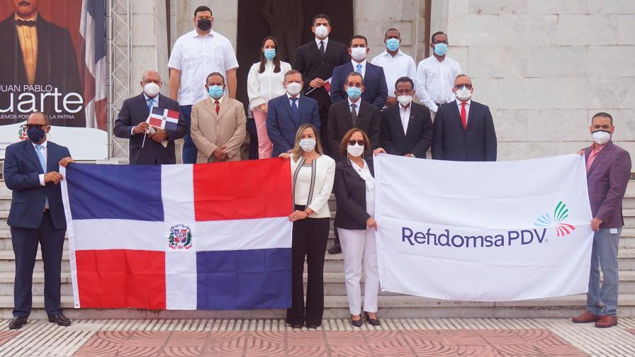 Refidomsa realiza ofrenda floral por 177 Aniversario de la Independencia 