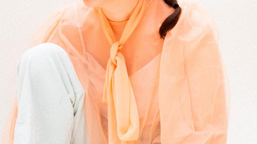 Cantautora SNENiE lanza sencillo “Nubes”