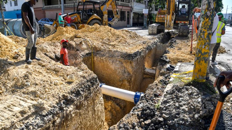 CAASD trabaja en solución drenaje sanitario Los Jardines CAASD trabaja en solución drenaje sanitario Los Jardines