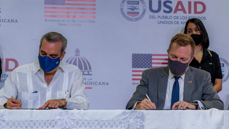 Nuevas reglas para los Oficiales Consulares Extranjeros en los Estados Unidos
Abierta la posibilidad de Citas en Línea para renovar pasaportes de los Estados Unidos
Extensión de la validez del pago de Cuota de Visa de No/Inmigrante