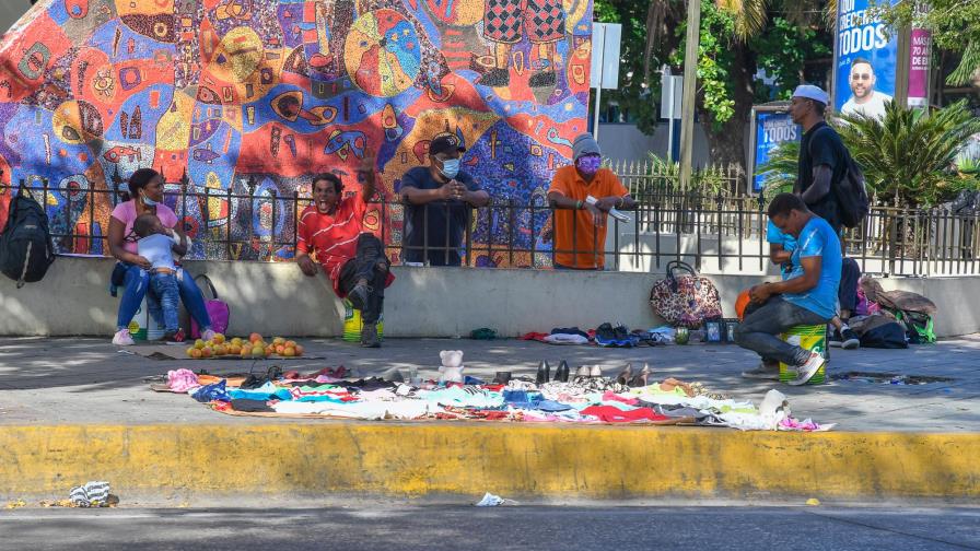 Los vendedores informales desalojan alrededores de los hospitales de la capital Los vendedores informales desalojan alrededores de los hospitales de la capital