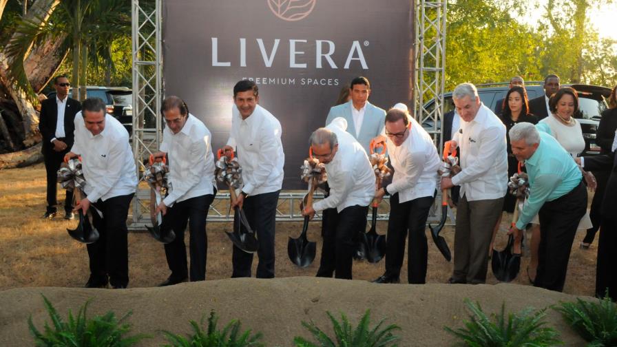 Medina encabeza acto de inicio de construcción de residencial en Santiago