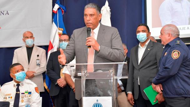 Gobierno anuncia aumento salarial para los bomberos