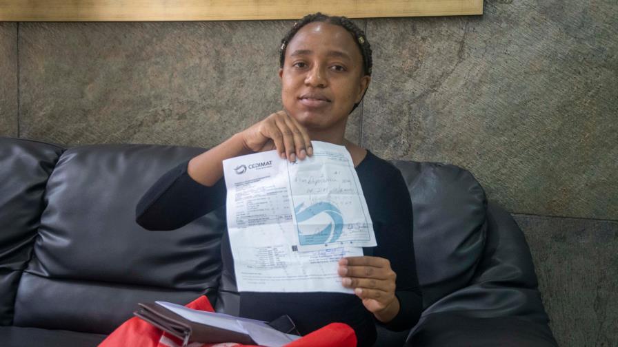 Mujer solicita ayuda para tratamiento médico