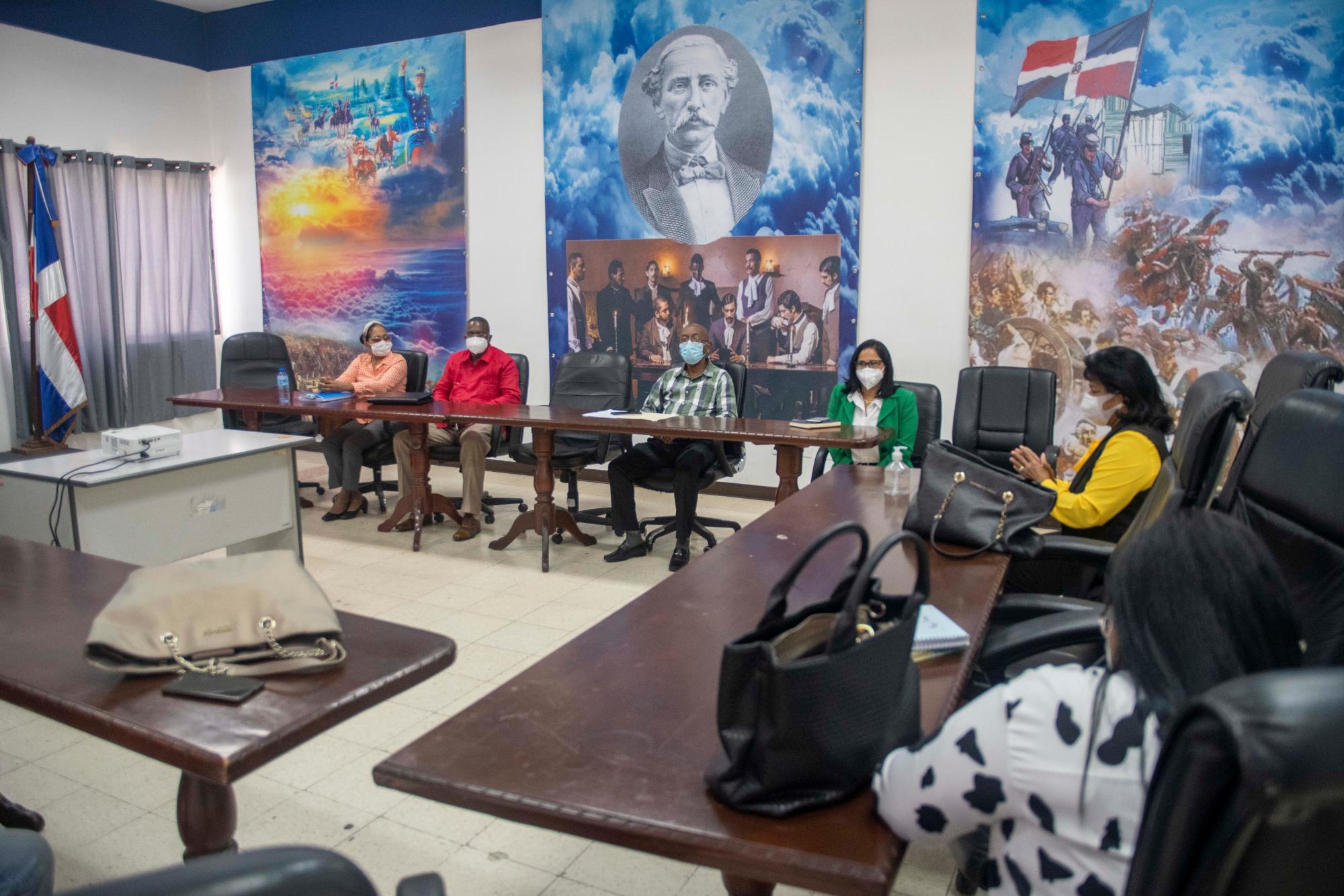 Regidores preparados para escuchar la conferencia sobre la Ley 176-05.