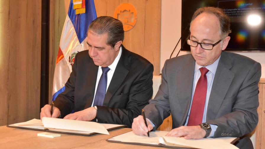 Iberia y el Ministerio de Turismo renuevan acuerdo para promocionar República Dominicana Iberia y el Ministerio de Turismo renuevan acuerdo para promocionar República Dominicana