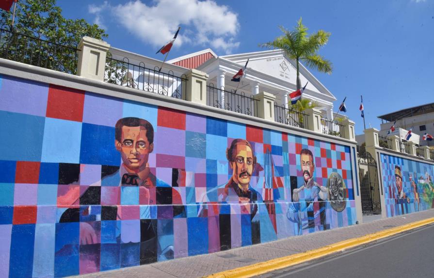 Alcaldía de Santiago inaugura mural en honor a los Padres de la Patria