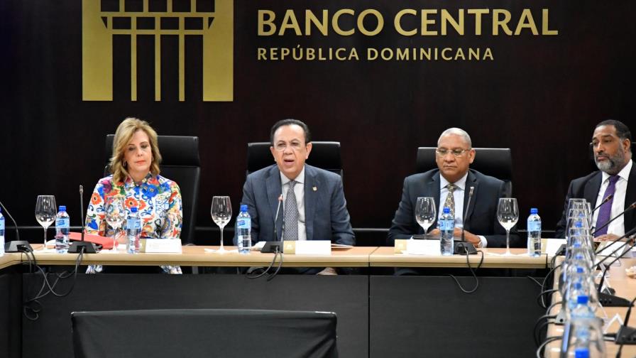 Economía RD crece, pero hay que aumentar salarios Economía RD crece, pero hay que aumentar salarios