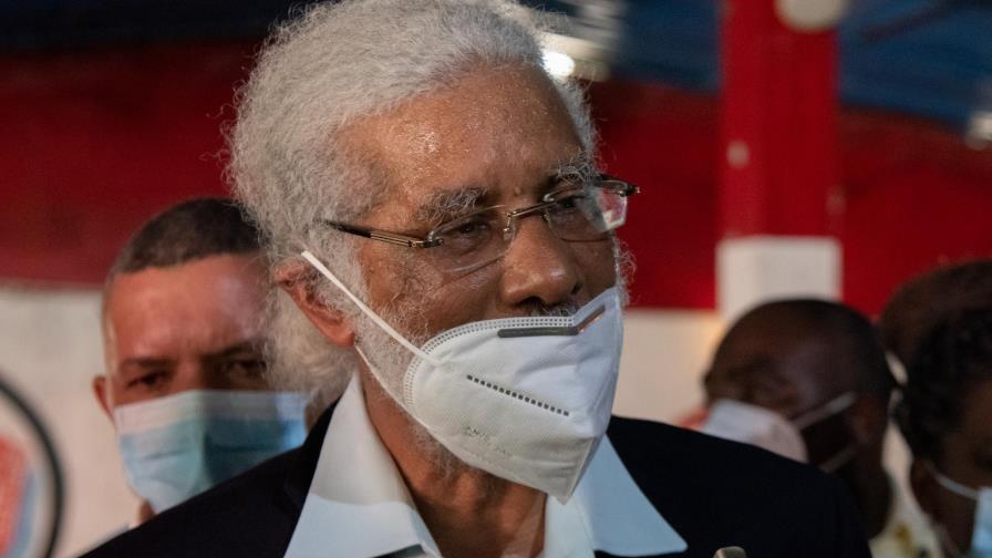 Hubieres firma acuerdo de lucha con organizaciones de Santo Domingo Norte