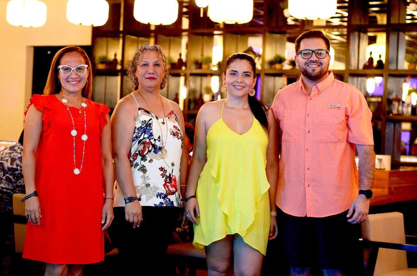 Rosa Veras, Olga Veras, Giselle Espinosa y Ricardo Noguera