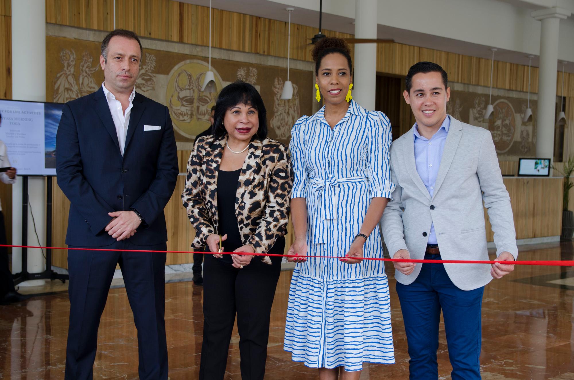 Santiago Rivera, Jacqueline Monegro, Arabelle Rosario y Oliver Bothfeld