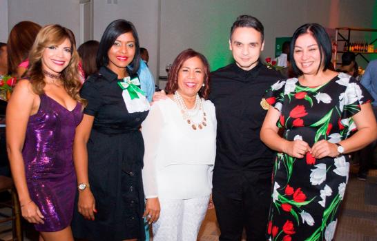 ISM festeja a ritmo de música típica la navidad