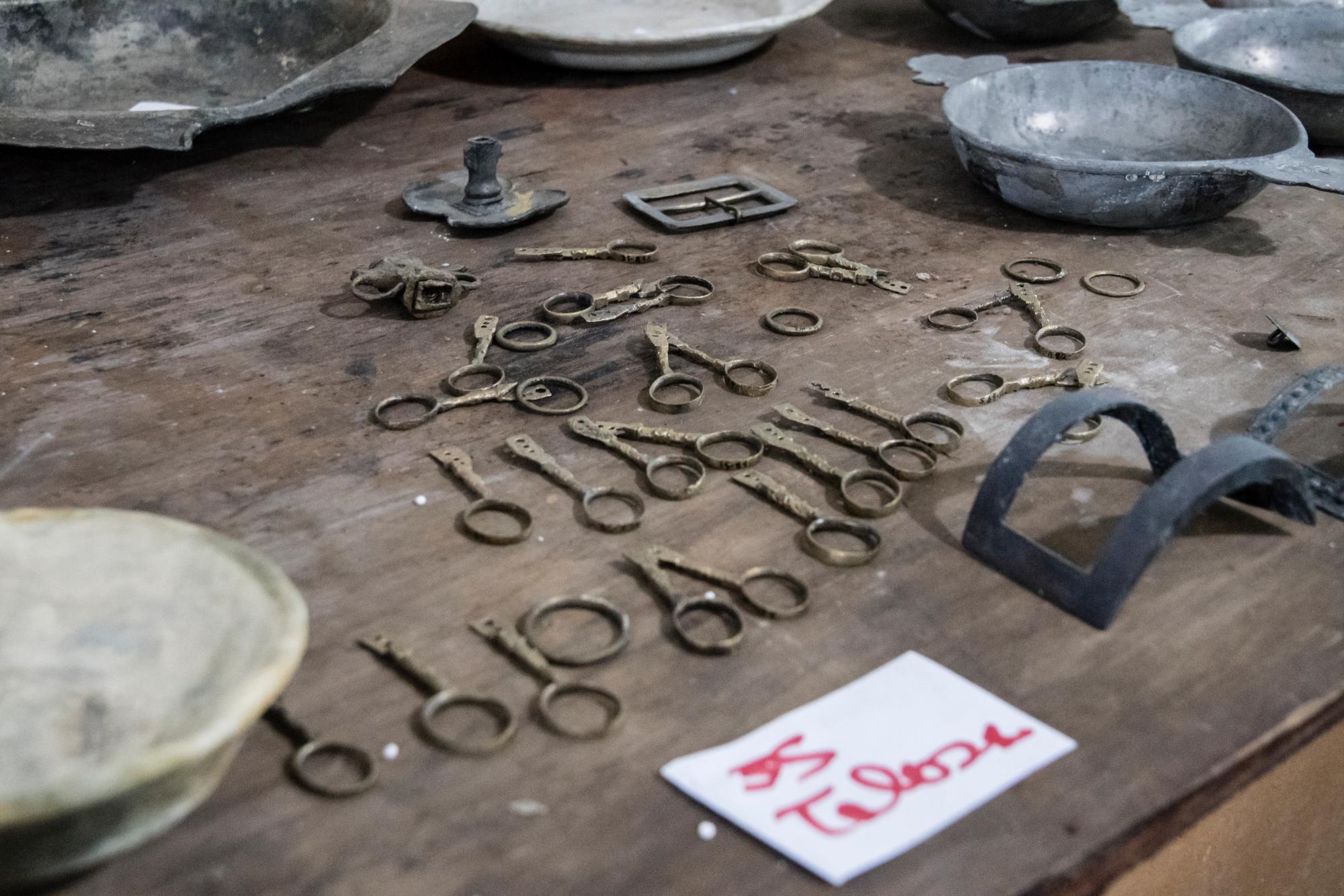 Tijeras recuperadas de los navíos.
