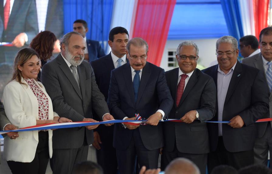 Presidente Danilo Medina entrega hospital en Luperón, Puerto Plata