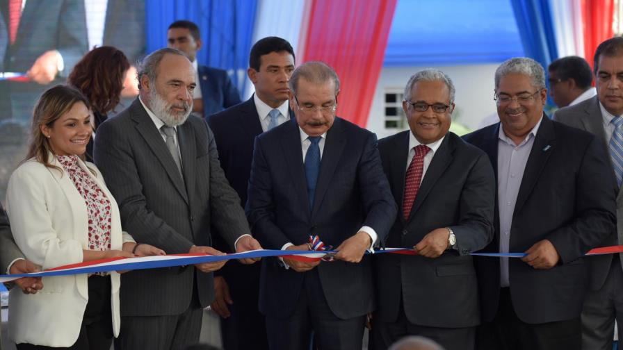Presidente Danilo Medina entrega hospital en Luperón, Puerto Plata Presidente Danilo Medina entrega hospital en Luperón, Puerto Plata