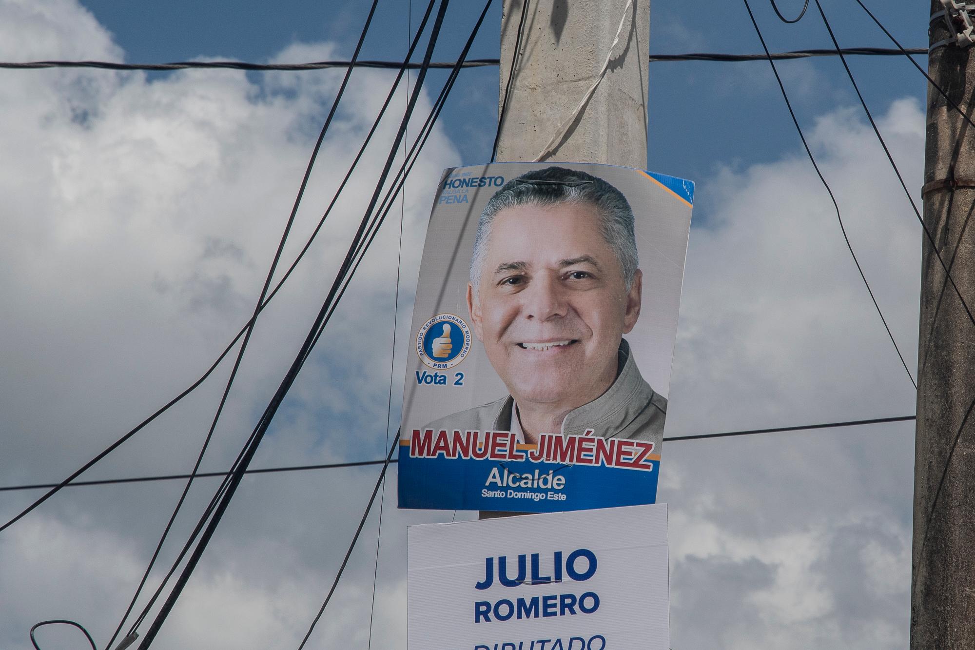 Los letreros contaminan visualmente las calles.