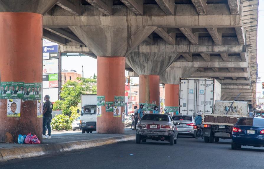 Propaganda política vuelve a inundar calles y avenidas del Gran Santo Domingo