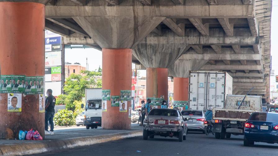 Propaganda política vuelve a inundar calles y avenidas del Gran Santo Domingo