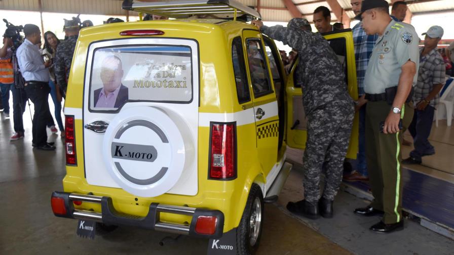 INTRANT dicta charla sobre nueva ley tránsito a mototaxistas de Santiago INTRANT dicta charla sobre nueva ley tránsito a mototaxistas de Santiago