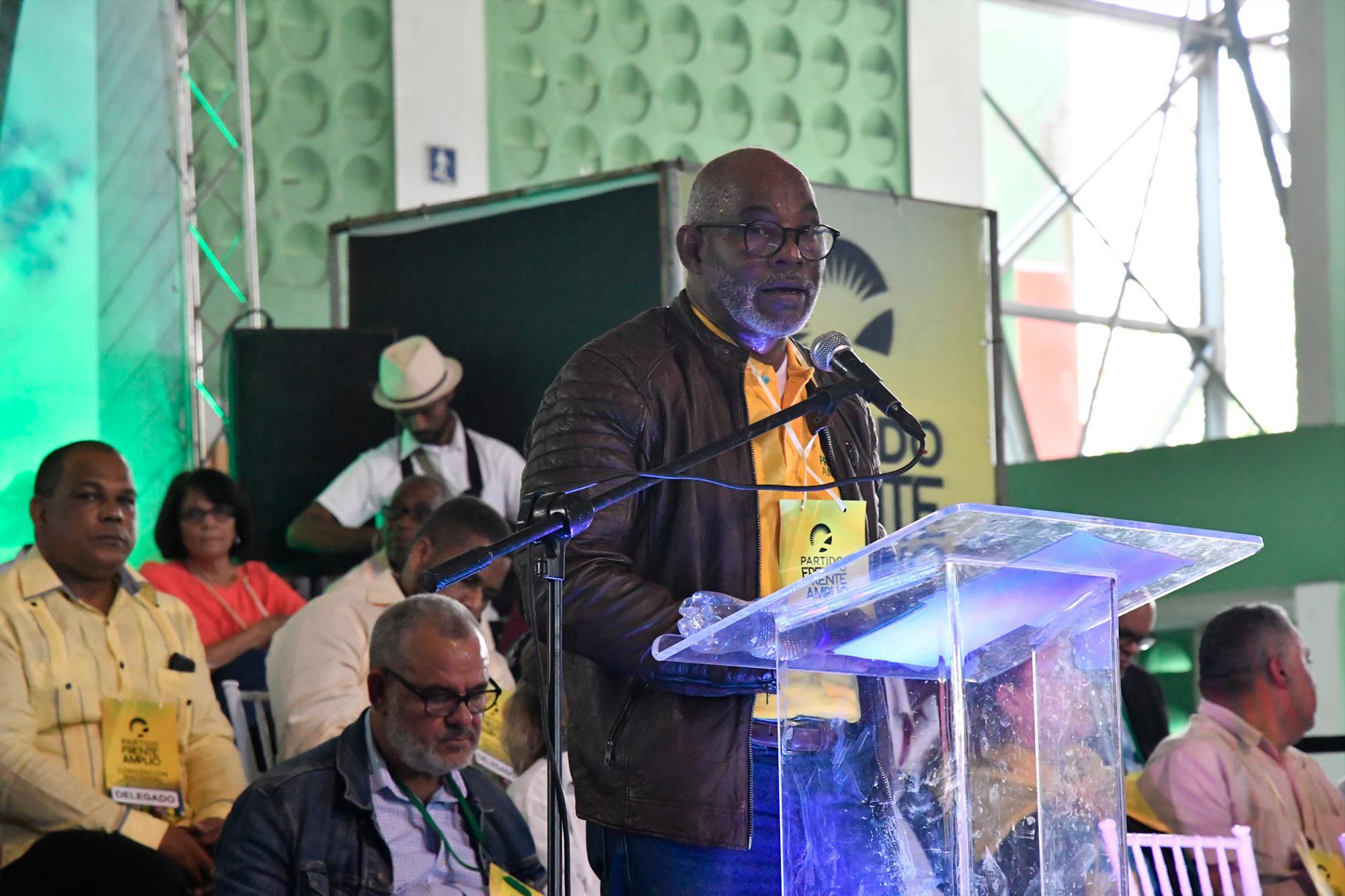 Juan Dionisio Restituyo, secretario general del Frente Amplio.
