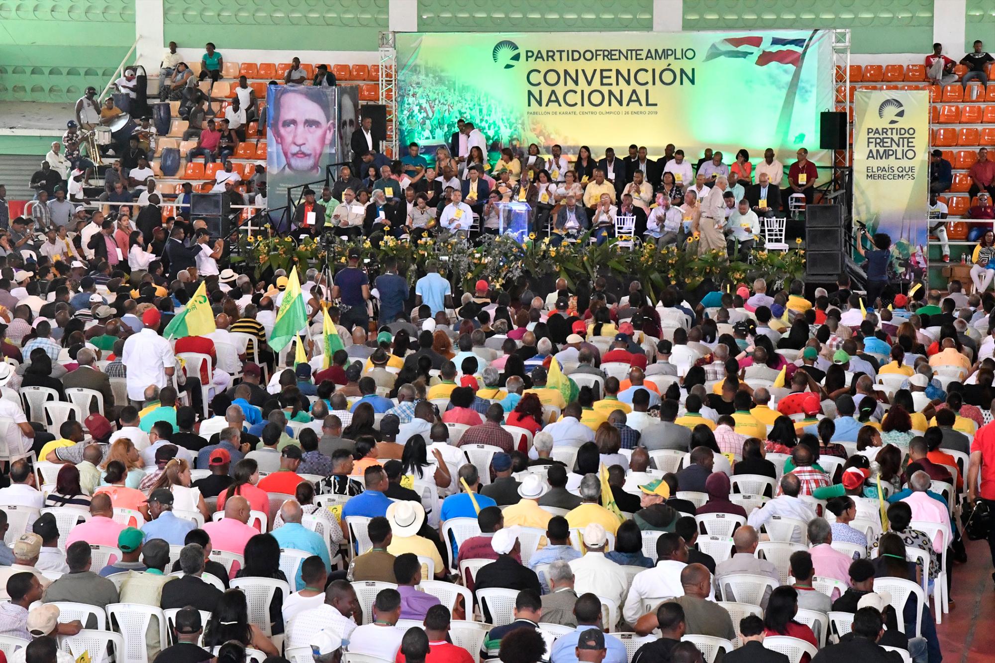 Vista de los delegados del Frente Amplio en la asamblea de este sábado.