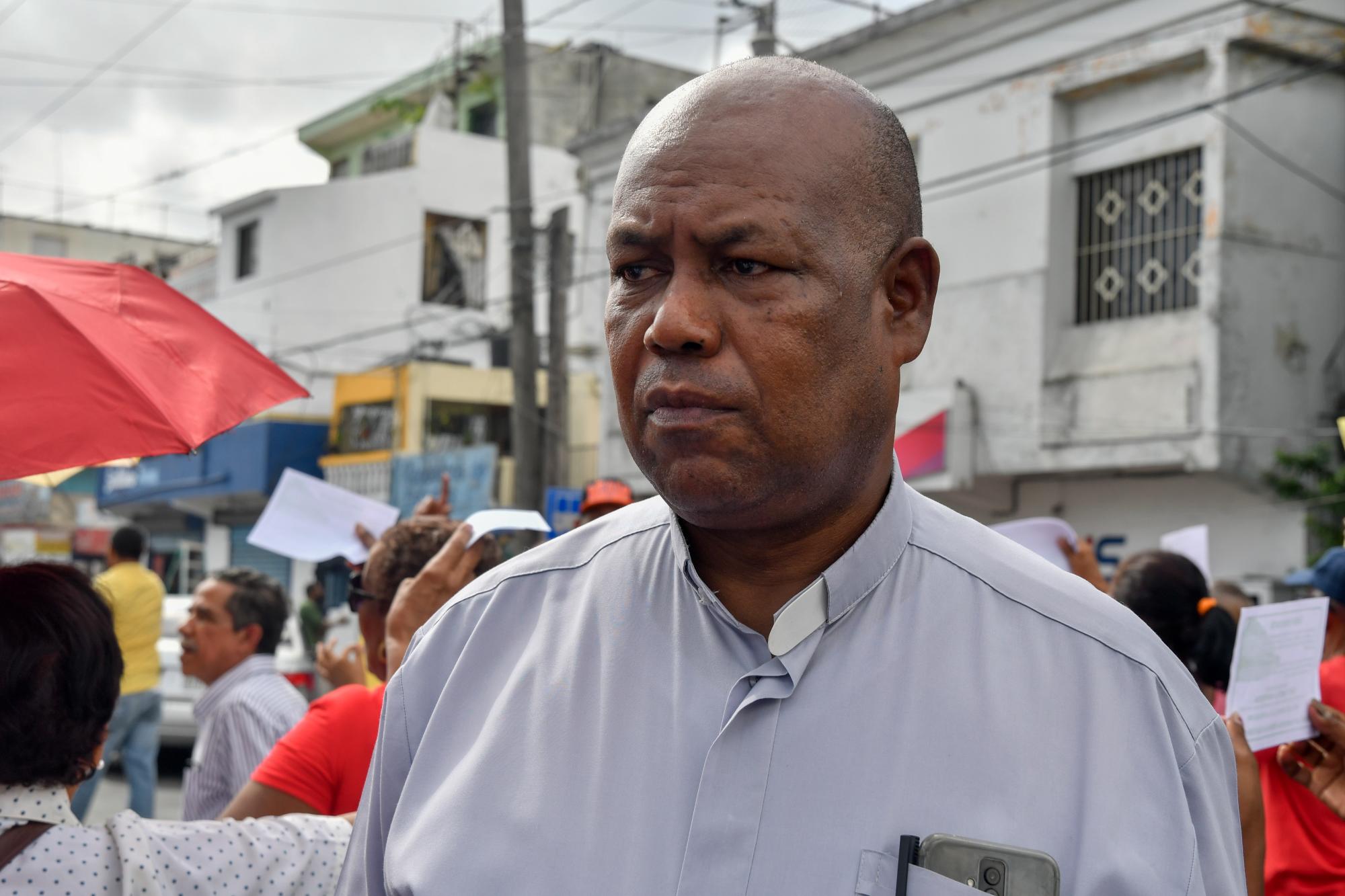 Padre José Luis Hernández, párroco de Cristo Rey