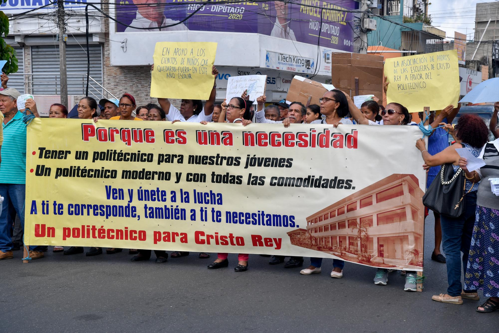 Los manifestantes paralizaron el tránsito por la Ovando