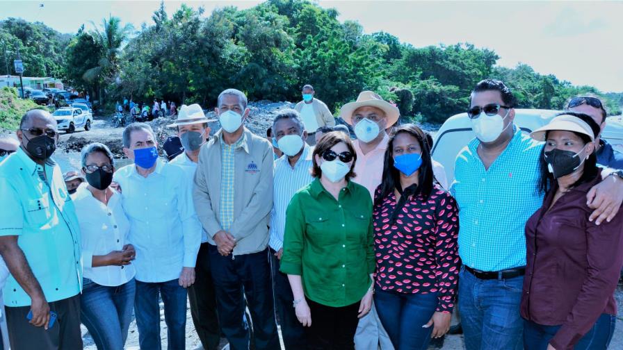 Comisión del Senado verifica estado de varias comunidades en Peravia Comisión del Senado verifica estado de varias comunidades en Peravia
