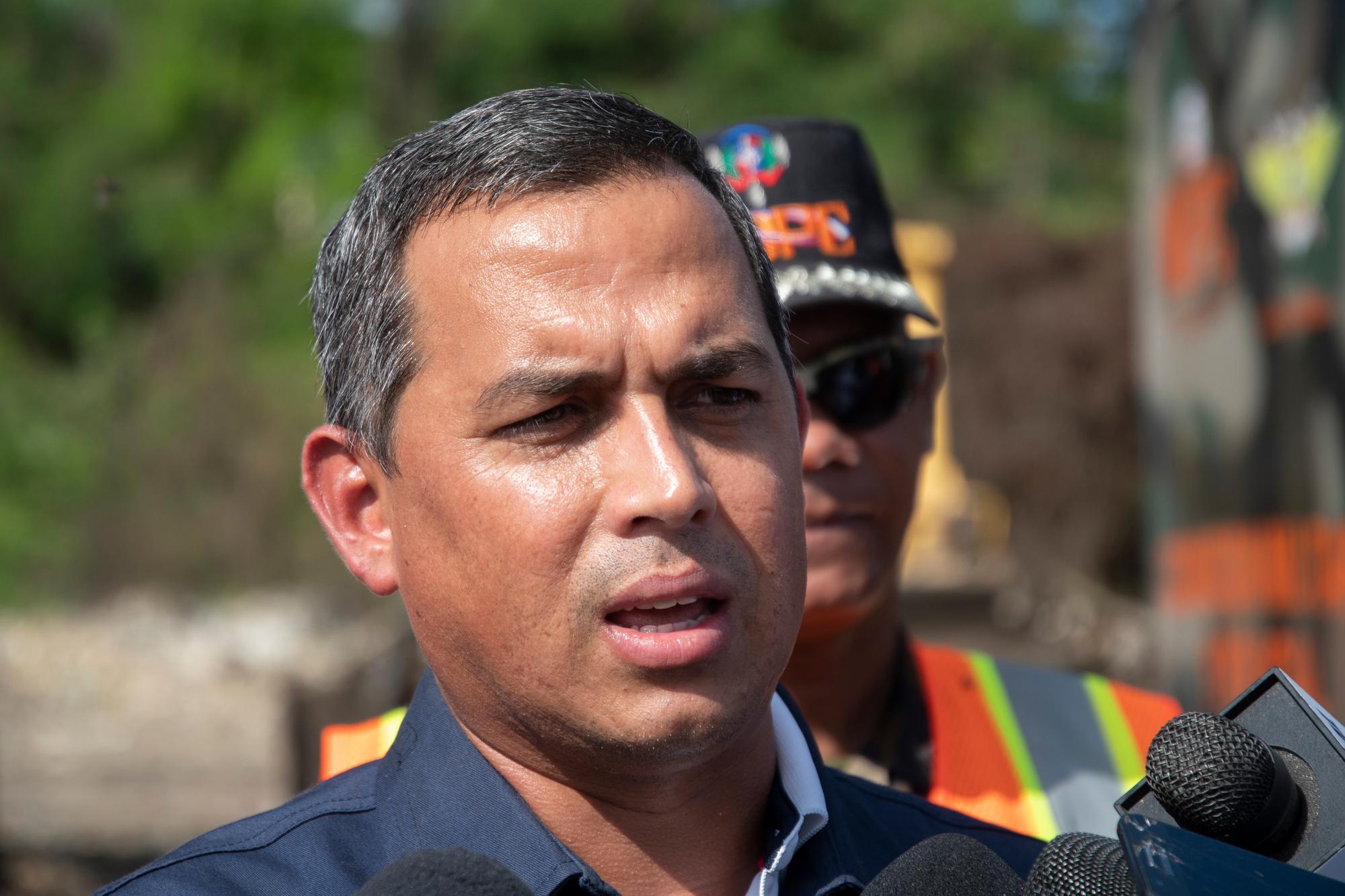 El alcalde Osvaldo Rodríguez de los Bajos de Haina.