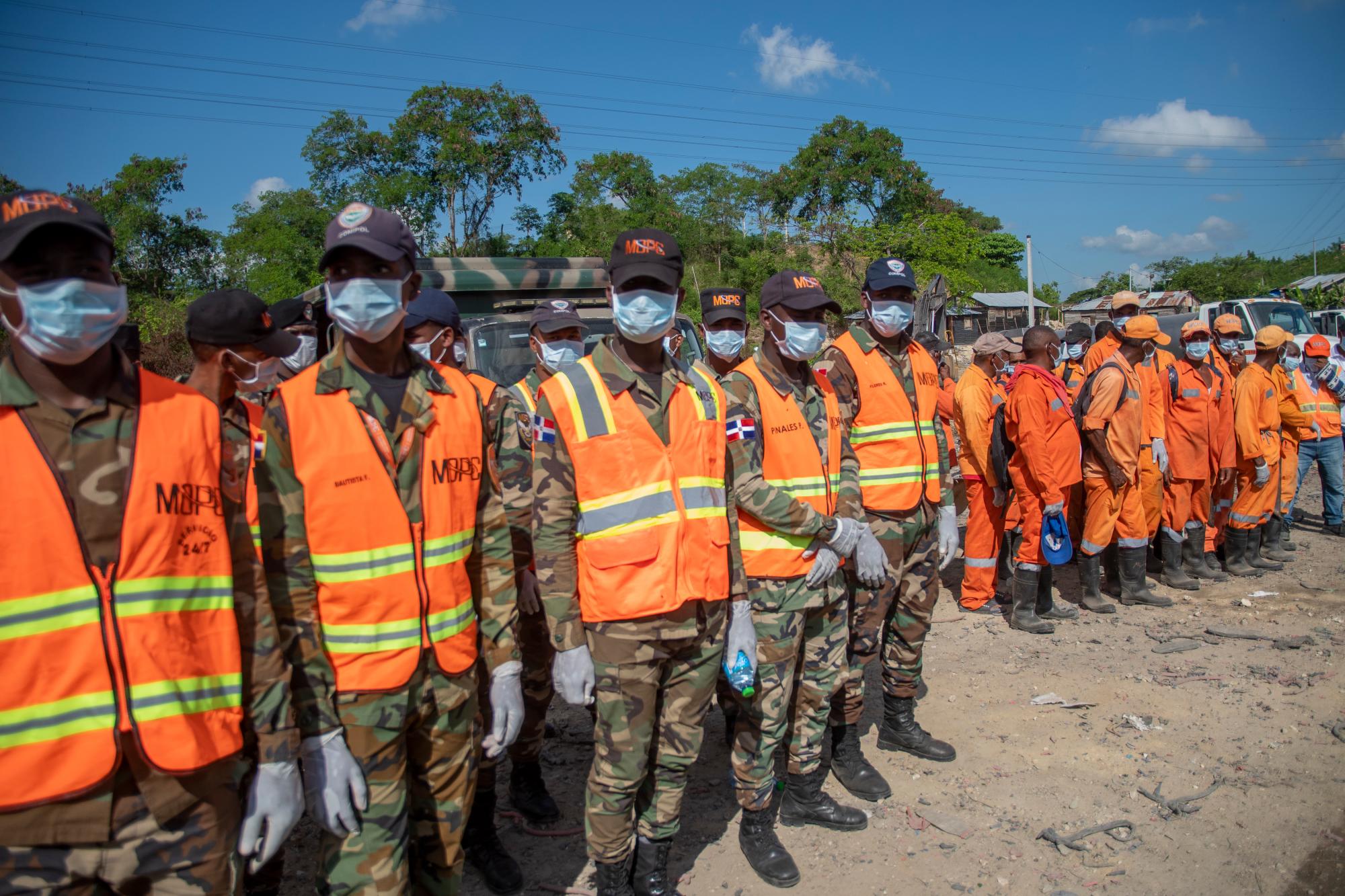 Parte del personal de la Comisión Militar y Policial de Obras Públicas.