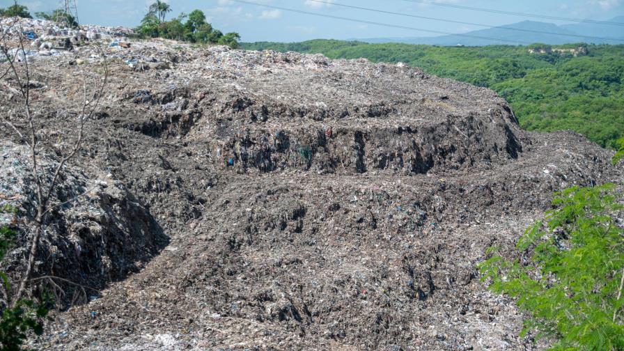 Apagan incendio en vertedero de Haina, ahora harán operativo de salud Apagan incendio en vertedero de Haina, ahora harán operativo de salud
