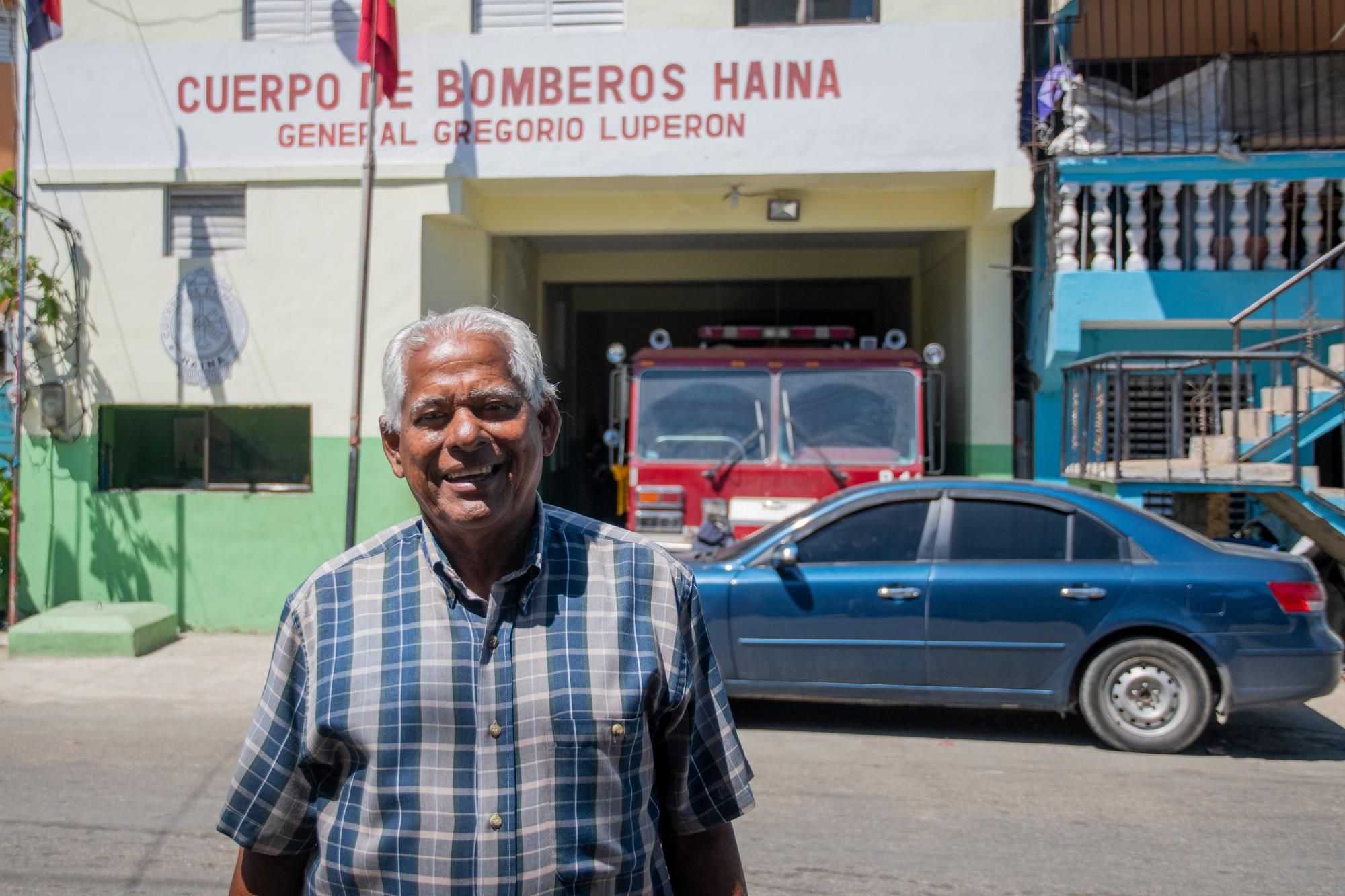 Coronel Manuel María, jefe del cuerpo de los bomberos de Haina. 