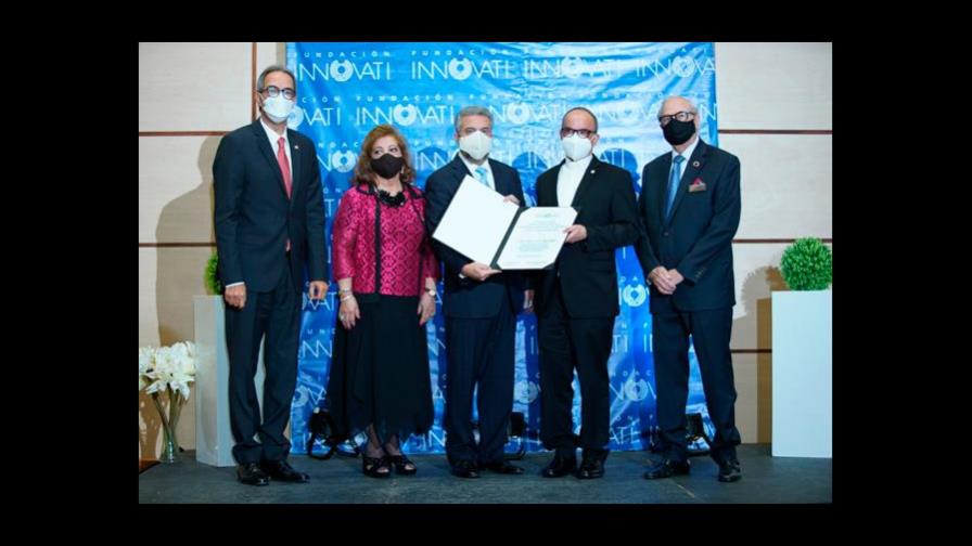Fundación Innovati reconoce a personalidades por sus aportes a RD Fundación Innovati reconoce a personalidades por sus aportes a RD