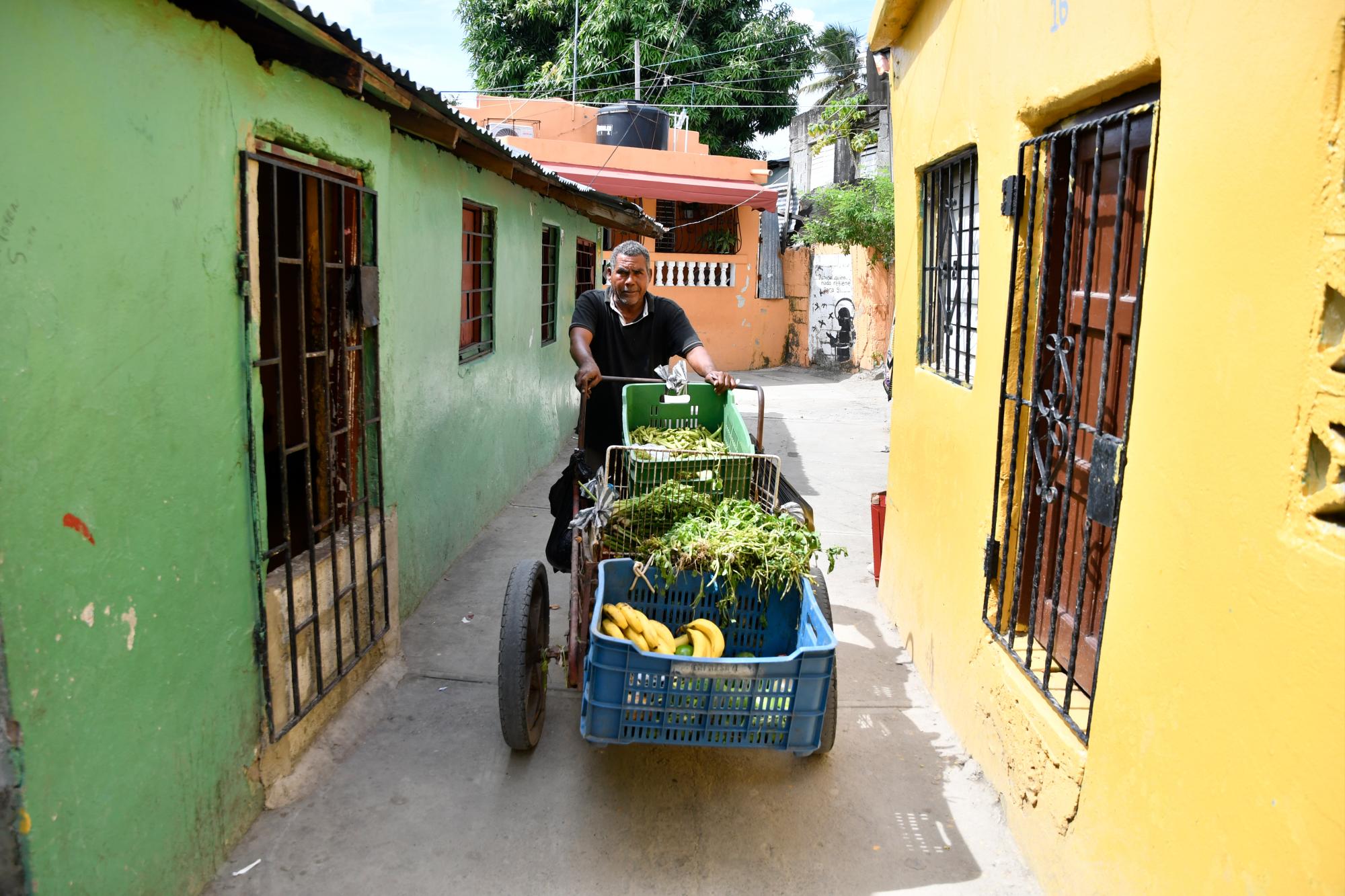 Callejón del sector El Caliche de Villa Duarte en Santo Domingo Este.