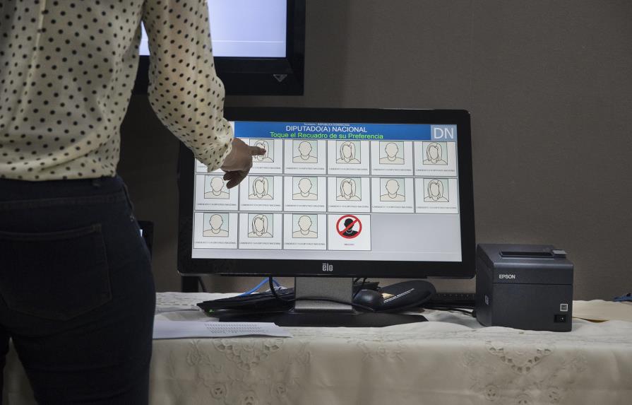 Presidente de la JCE defiende sistema de voto automatizado
