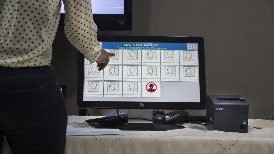 Presidente de la JCE defiende sistema de voto automatizado