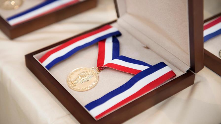 Centro Cuesta Nacional (CCN) recibe Medalla de Honor al Mérito 