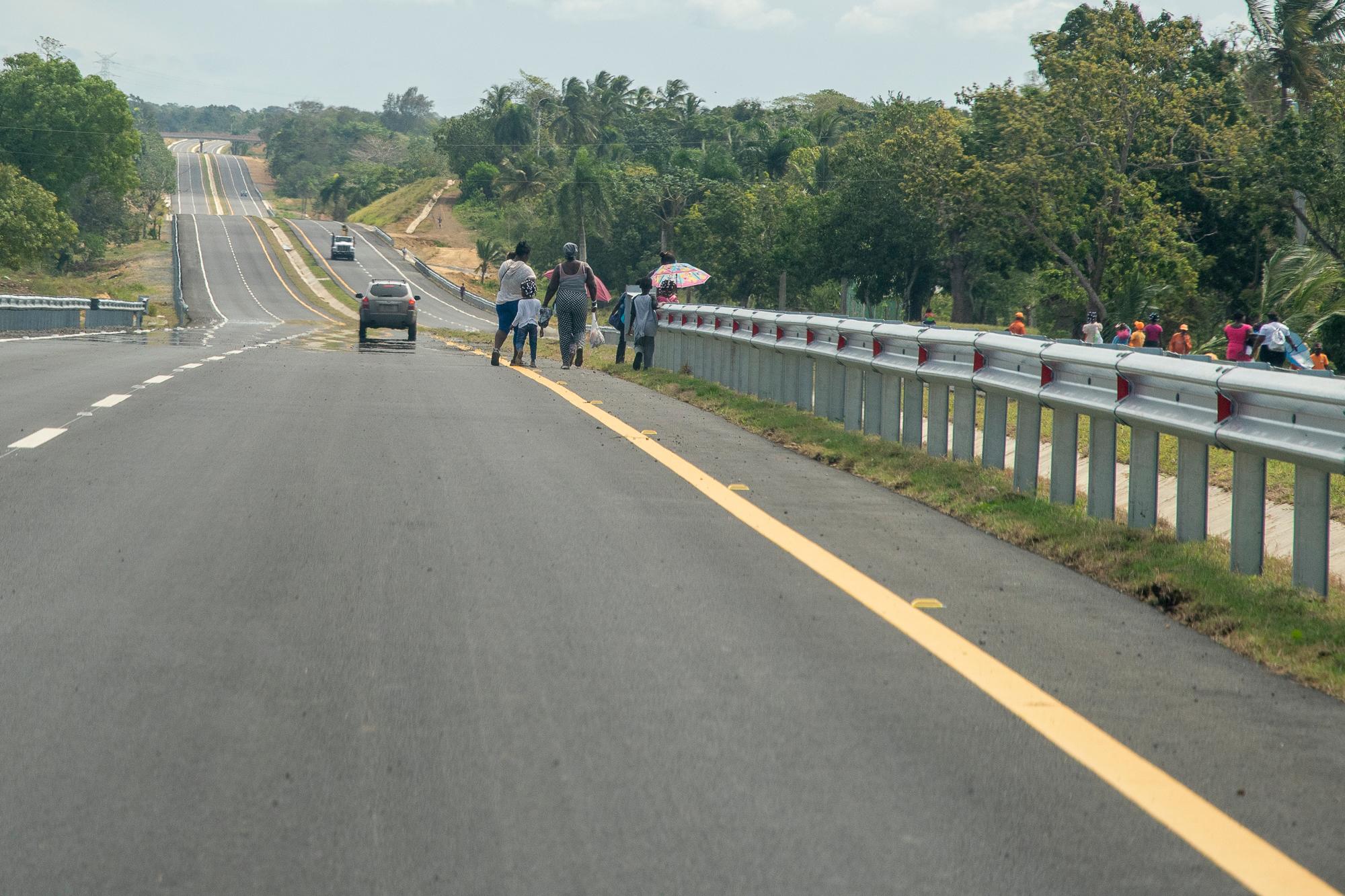 La gente asegura que no tiene acceso a la vía y que se arriesgarán para cruzar a sus comunidades.
